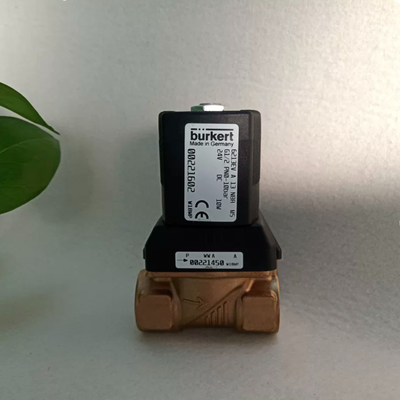 0-10 Bar Kháng áp Burkert 00221618 loại 6213 van điện tử, NBR niêm phong 13 lỗ G3 / 4 dây, thép nhà DC24V 8W Đối với -10 ~ 80 ° C đường ống dẫn