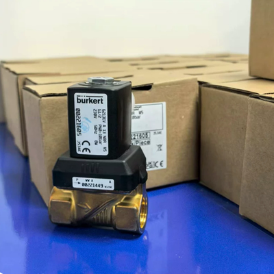 0-10 Bar Kháng áp Burkert 00221618 loại 6213 van điện tử, NBR niêm phong 13 lỗ G3 / 4 dây, thép nhà DC24V 8W Đối với -10 ~ 80 ° C đường ống dẫn